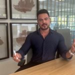 O marqueteiro político e digital, Zuza Nacif, é categórico: quem vencerá as eleições em 26 é quem chegar ao celular do eleitor