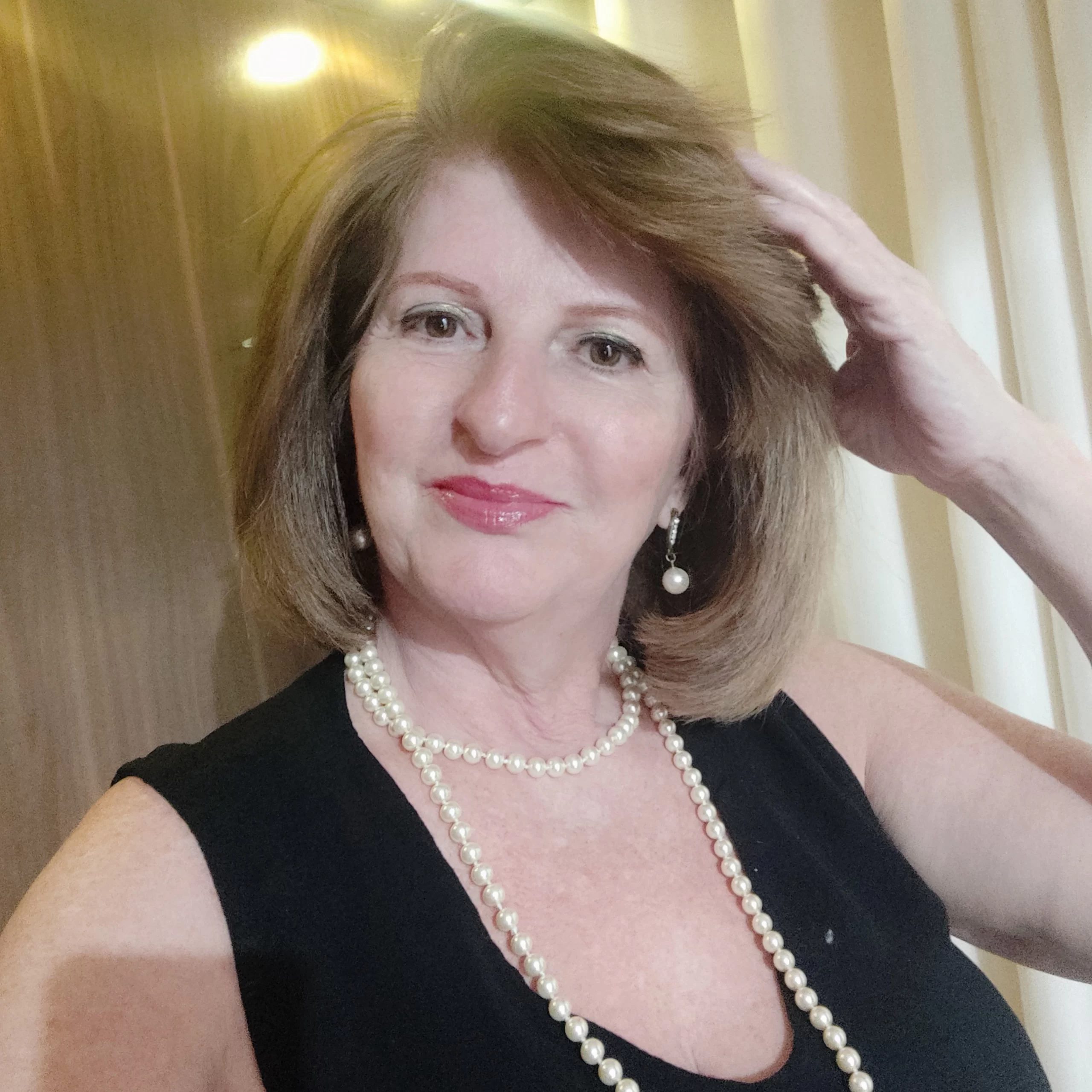 “Porta de Vidro” revela a sensibilidade poética de Afife Margareth Massouh