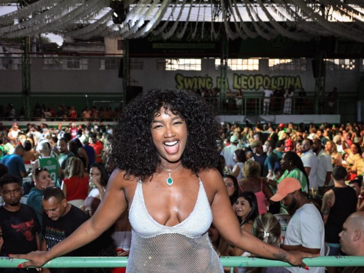 Iza resgata raízes e emociona ao confirmar volta como rainha de bateria da Imperatriz Leopoldinense