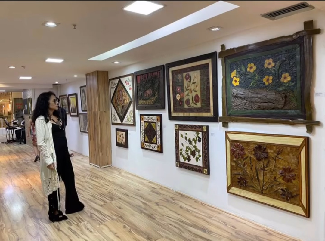 Thereza Theodora atrai público carioca em exposição na zona Oeste da cidade maravilhosa.   