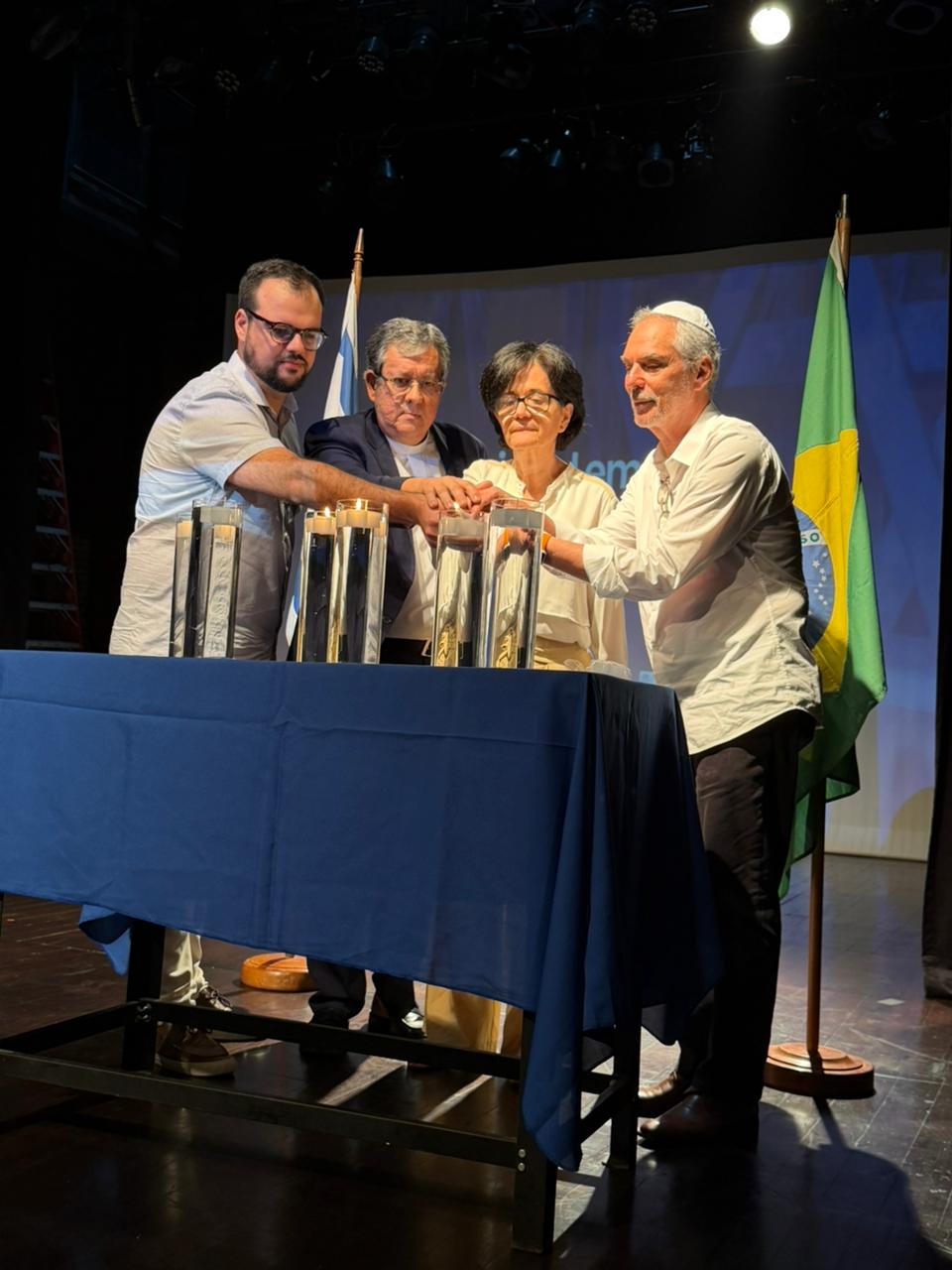 foto 2 - Lucas Padilha, padre Nelson Águia, Ana Luiza Grillo Balassiano e Paulo Maltz